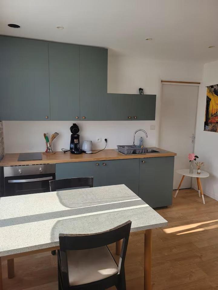 Superbe studio, avec cuisine et espace extérieur - Housity