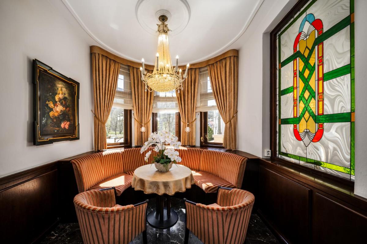 Hotel Most Slávy - Housity