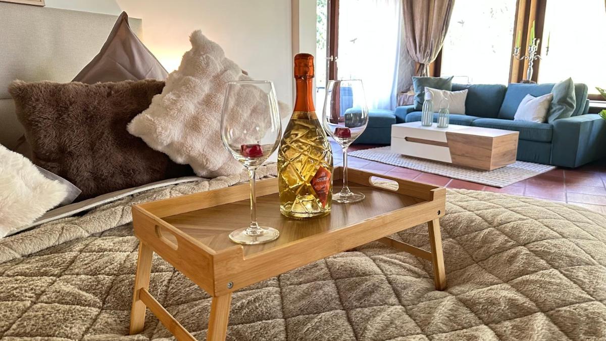 Familienfreundliche 10 min zu Fuß von Legoland entfernt,80 m2 stilvolle Ferienwohnung in einer Villa mit großen Garten, für den ersten Frühstück gefüllten Kühlschrank,Whirlpool, privater Waldstück und wunderschöner Terrasse im Kötz, My Luxury Apartments - Housity