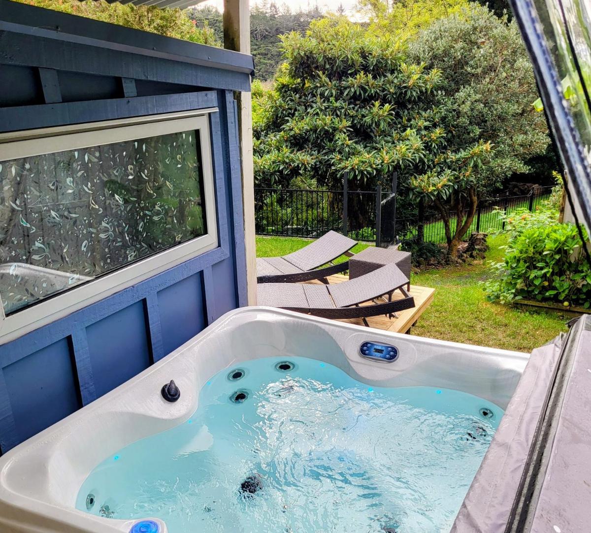 Garden Bliss & Bird Sanctuary in Paihia Estuary - Housity