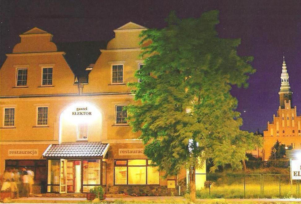 Hotel E-lektor - Housity