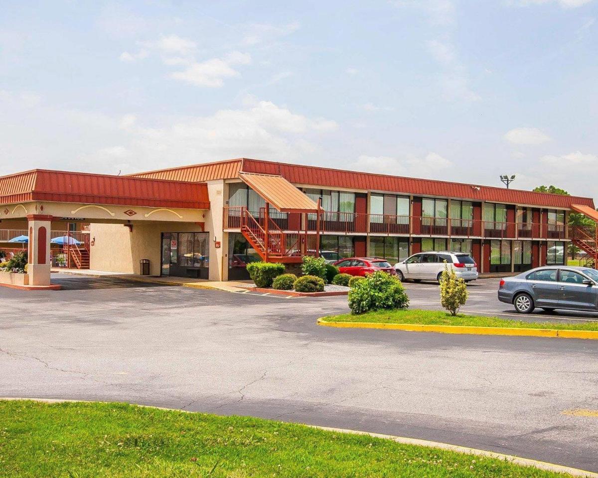 Econo Lodge Dyersburg I-155 - Housity