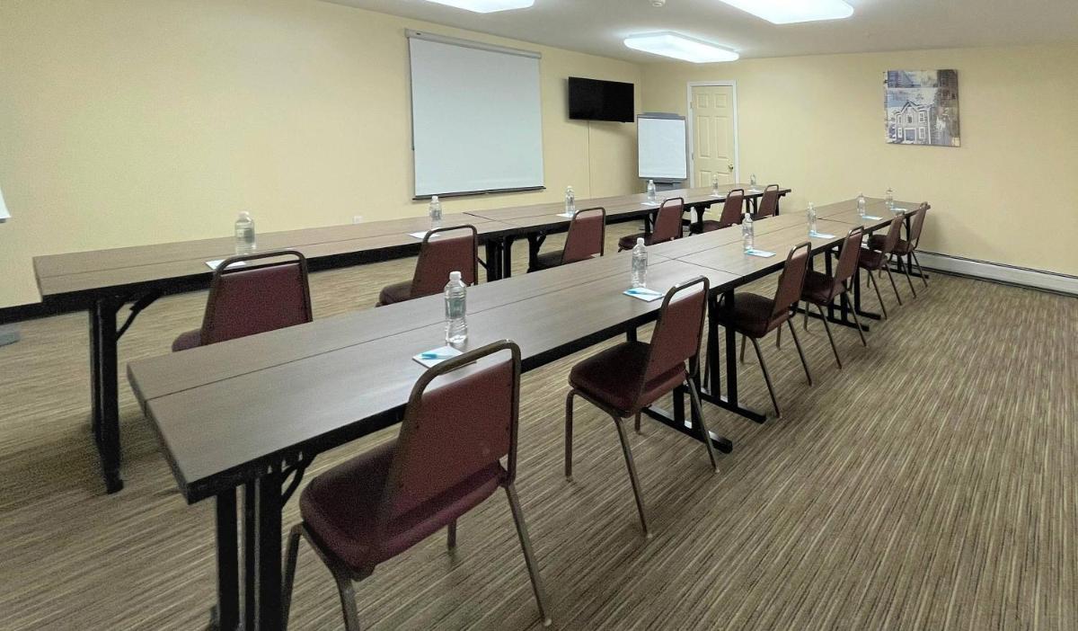 Smart Suites, an Ascend Collection Hotel - Housity