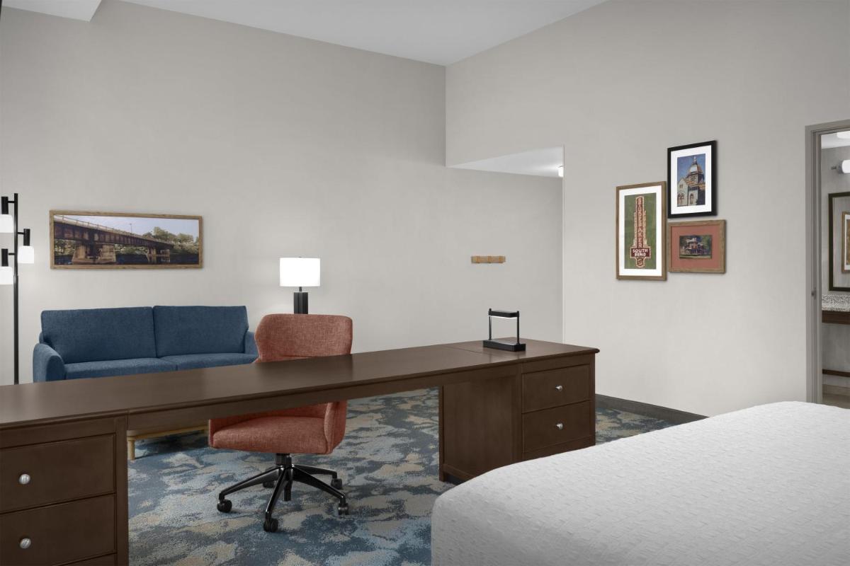 Hampton Inn & Suites Mishawaka/South Bend at Heritage Square - Housity