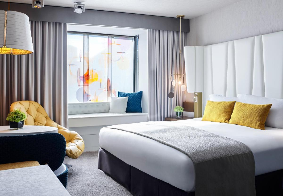 Ein Bett oder Betten in einem Zimmer der Unterkunft Sofitel Munich Bayerpost Ein Bett oder Betten in einem Zimmer der Unterkunft Sofitel Munich Bayerpost