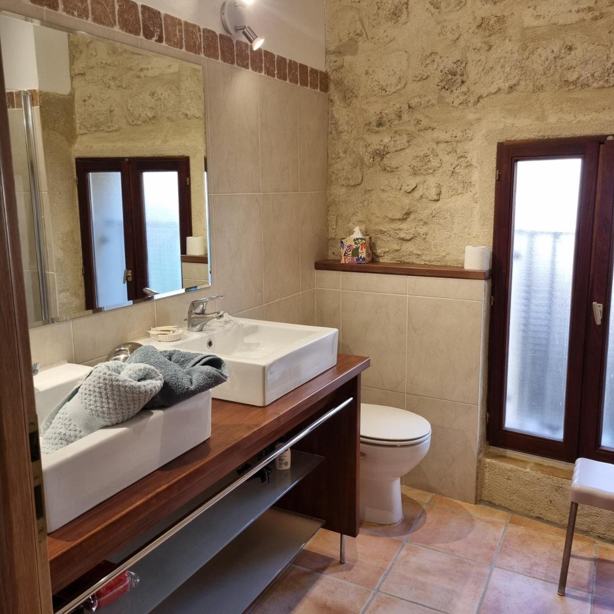 Bright and quiet in Nezignan L Eveque - Housity