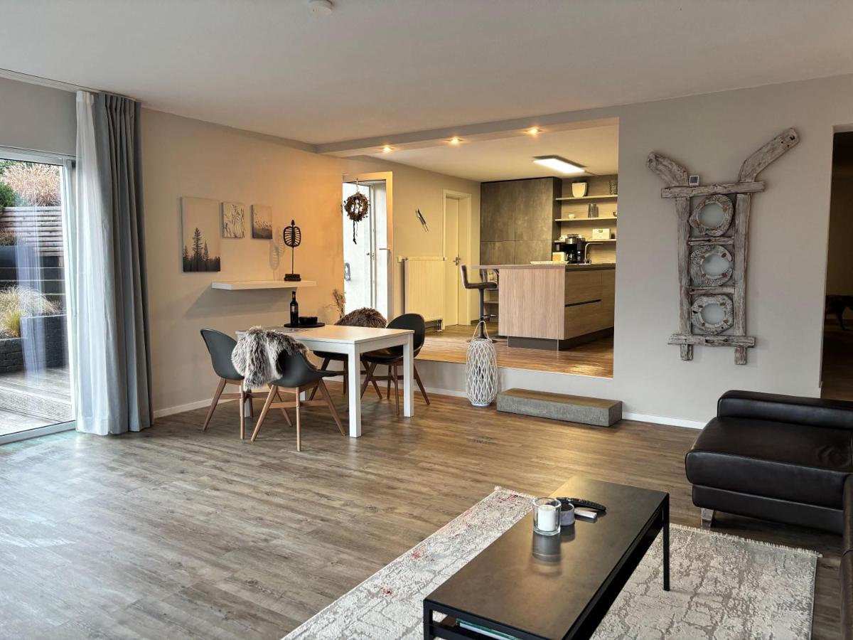 Ferienwohnung-mit-grosser-Terrasse-und-Garten-fuer-Geniesser - Housity