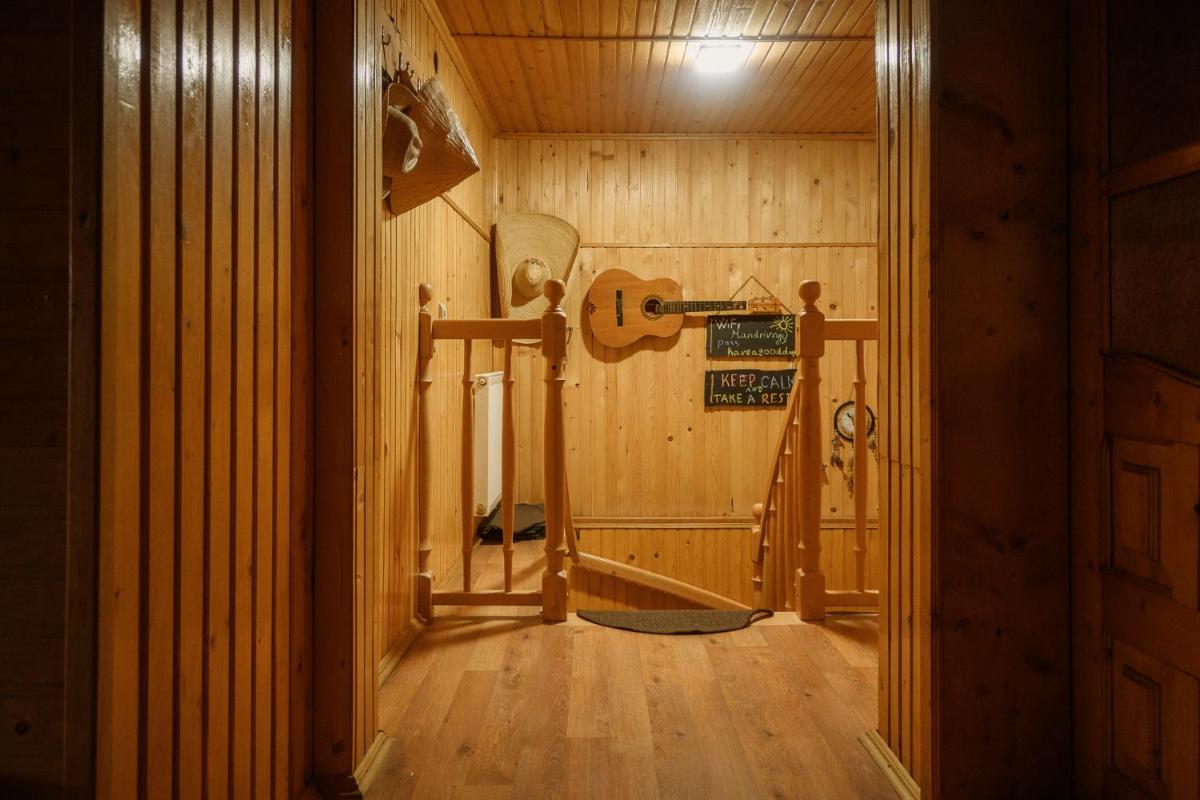 Guest House Mandrivnyi Rooms&amp;Apartments - Housity