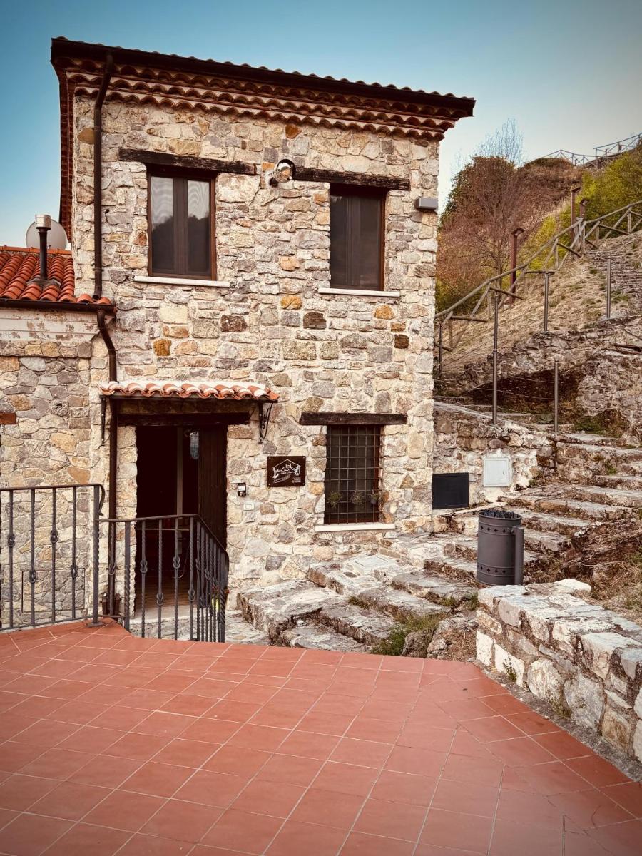 Laura Guest House Sasso di Castalda - Housity