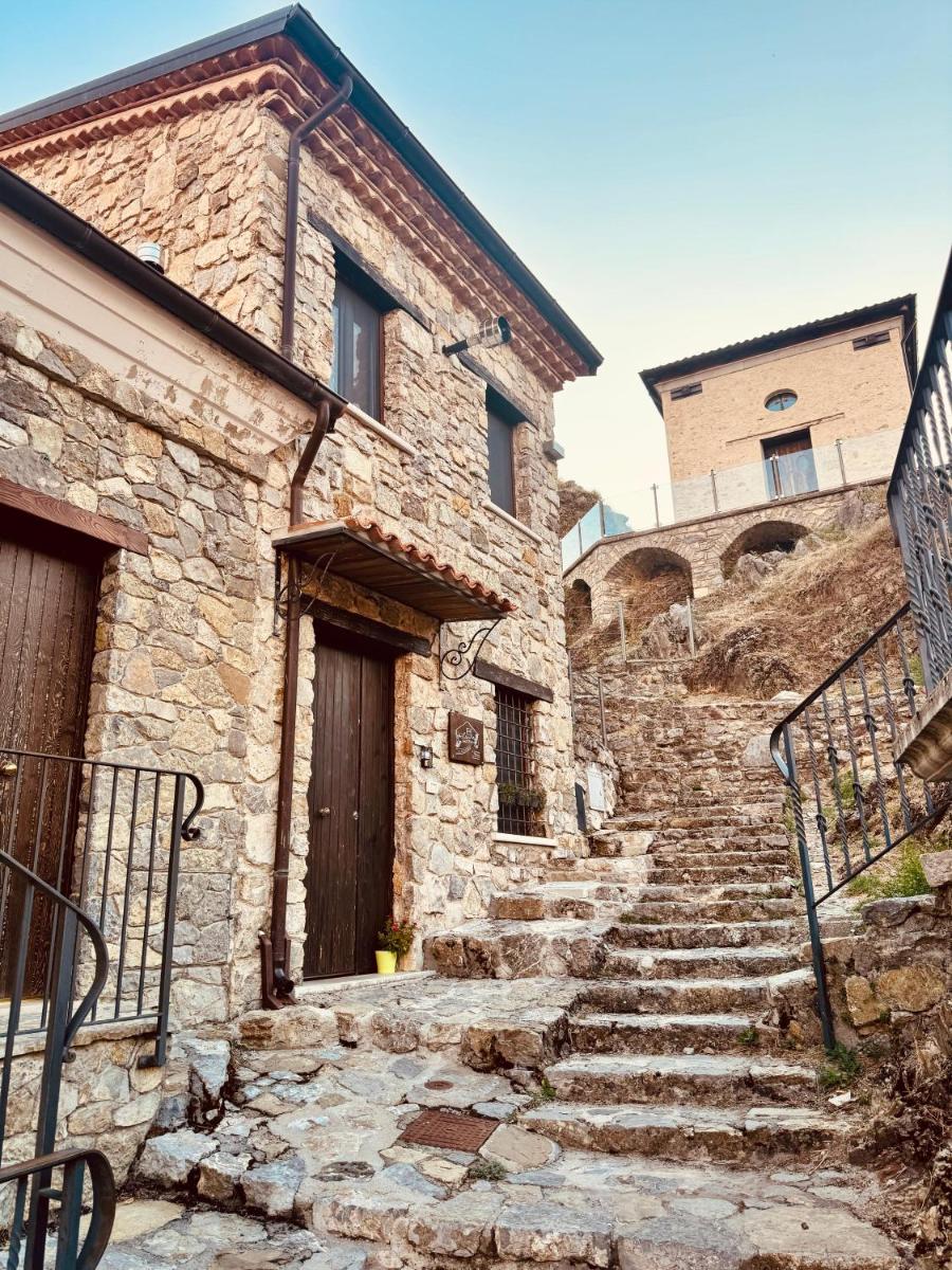 Laura Guest House Sasso di Castalda - Housity