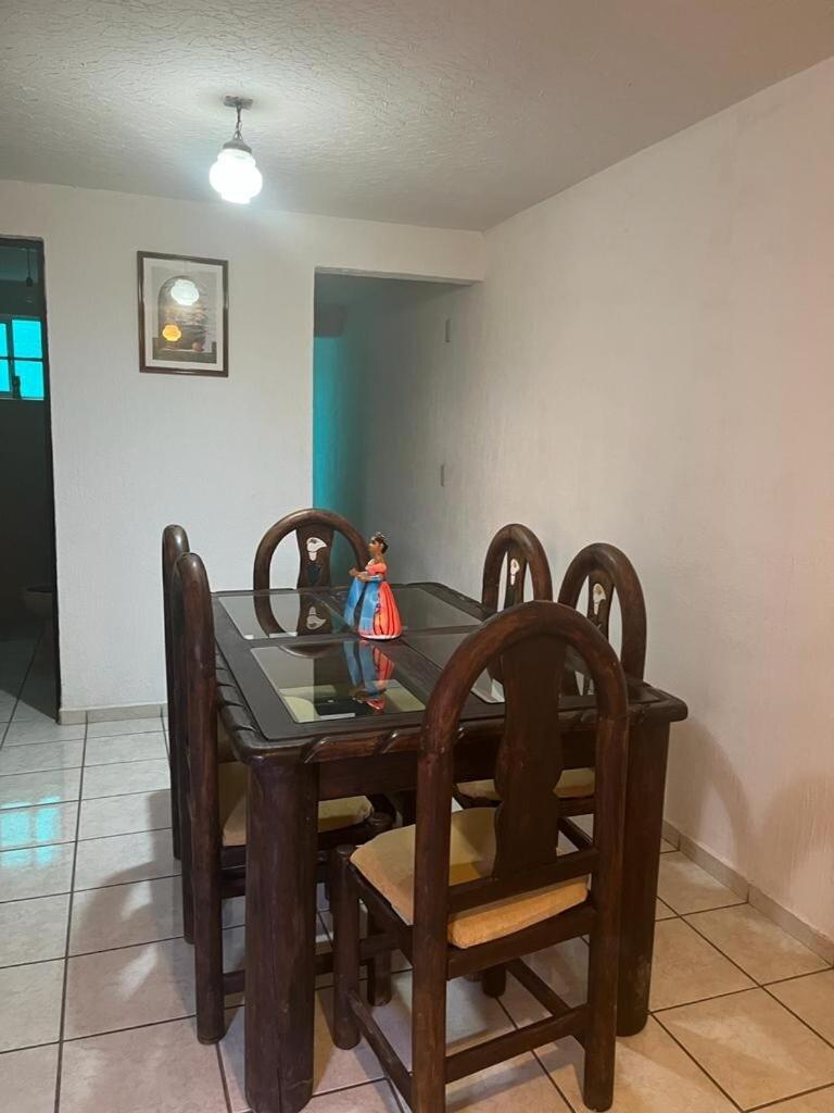 Casa amplia con 4 recamaras y 3 baños completos - Housity