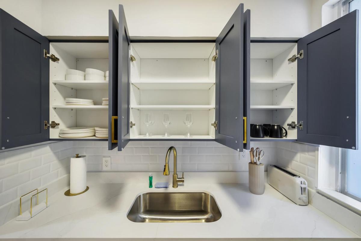 8040 Harding Apts - Housity