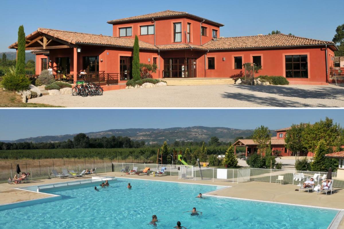 une maison et une piscine devant une maison dans l'établissement Domaine d'Agrippa Valence, à Châteauneuf-sur-Isère