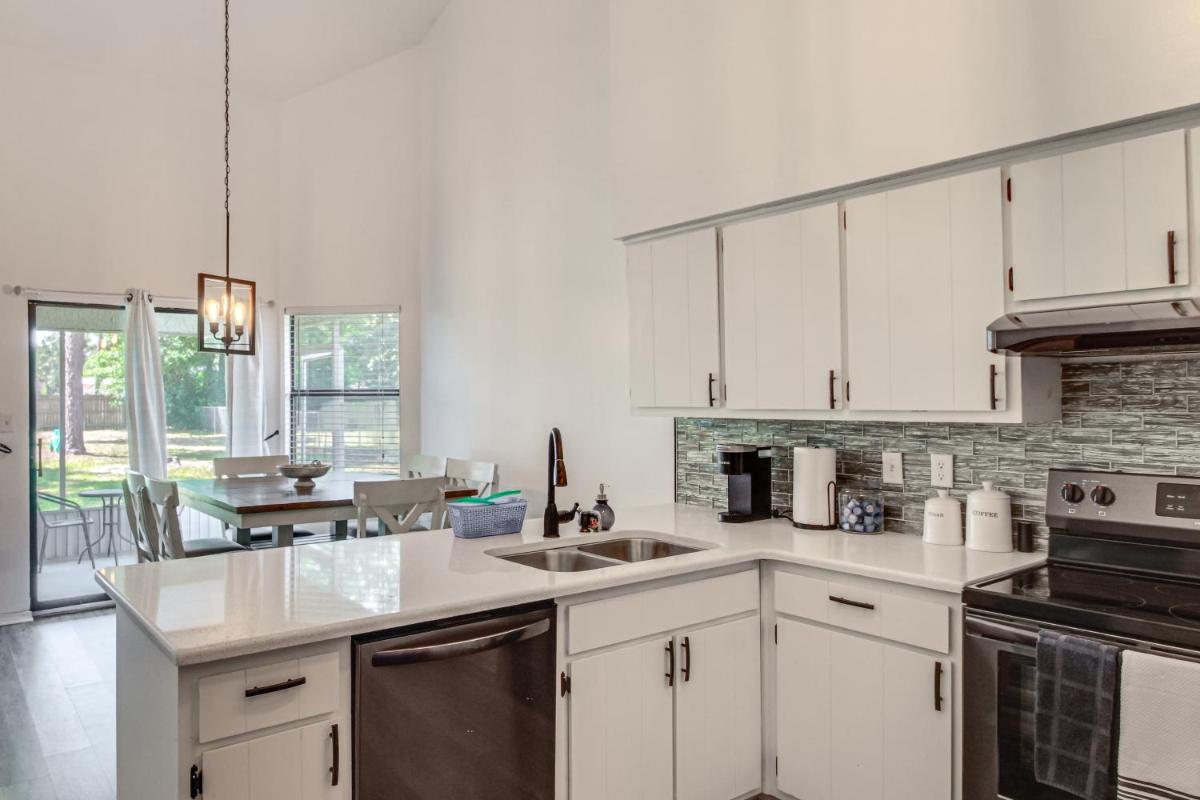 Navarre Home w/ Game Area + Mini Golf Course! - Housity