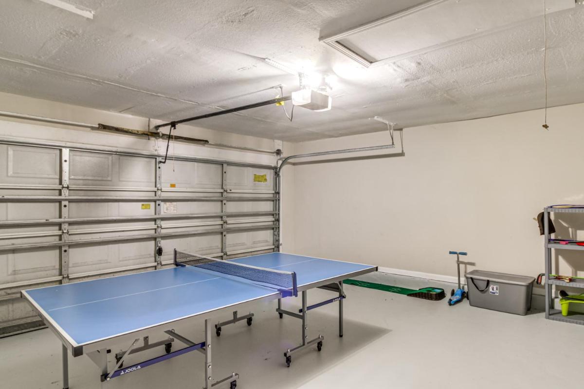 Navarre Home w/ Game Area + Mini Golf Course! - Housity