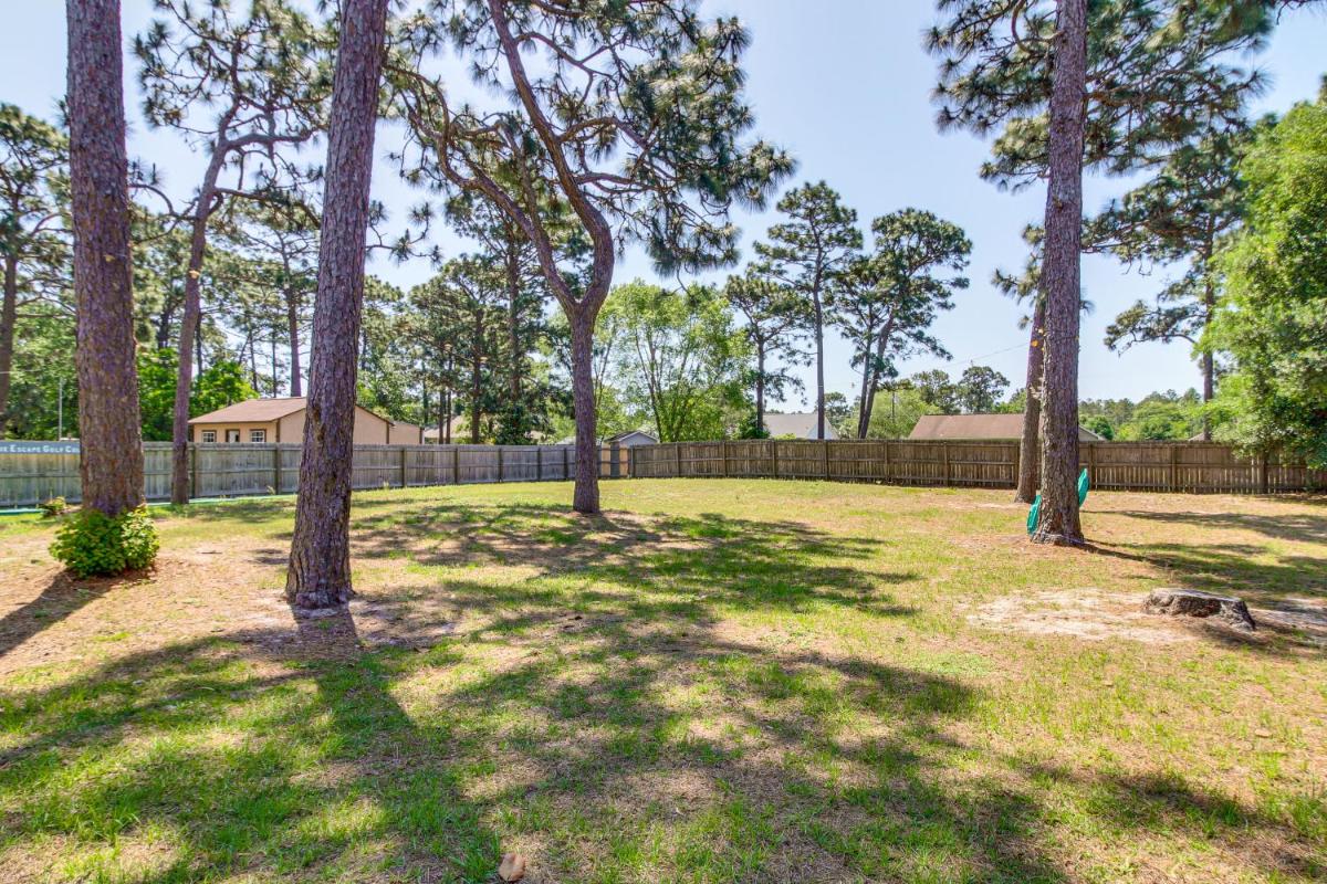 Navarre Home w/ Game Area + Mini Golf Course! - Housity