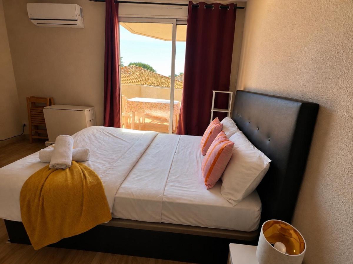 Studio top avec terrasse, Clim & 5 minutes à la plage à pied - Hizvo