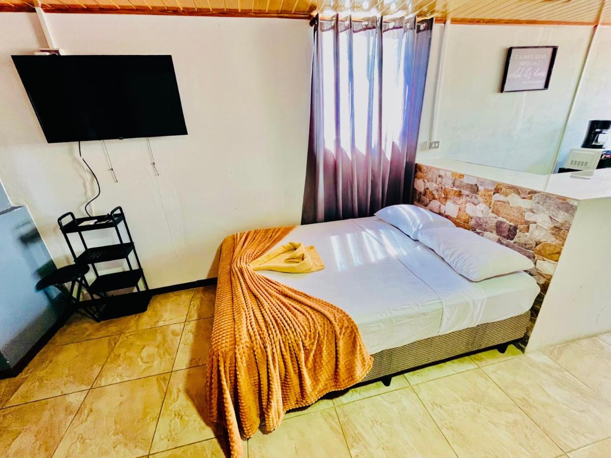Nomads Family Rooms, Fortuna Town - Hizvo