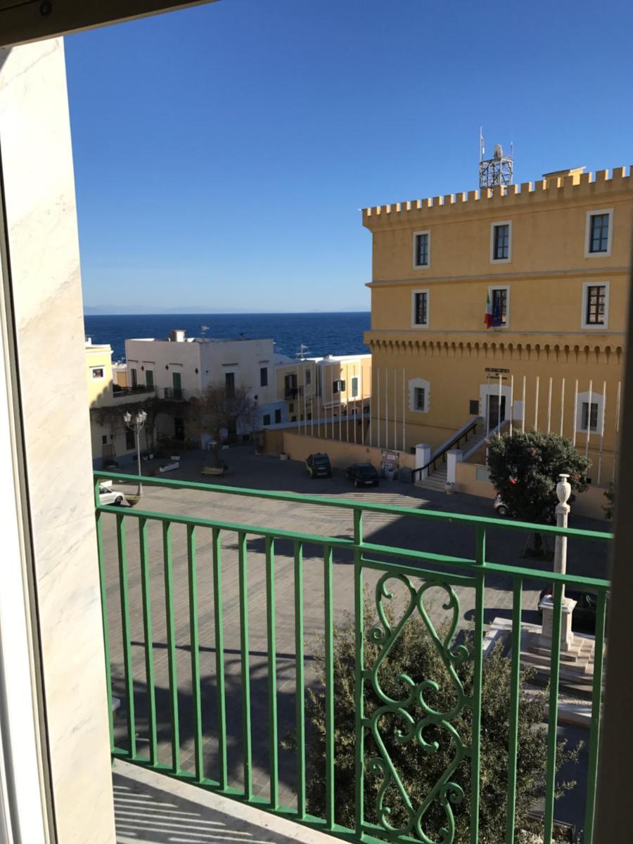 Ventotene La casa in Piazza - Housity