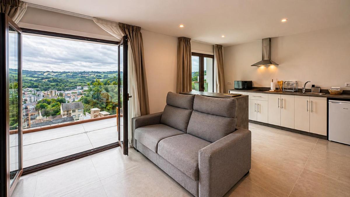 Hotel Kavia Sarria - Housity