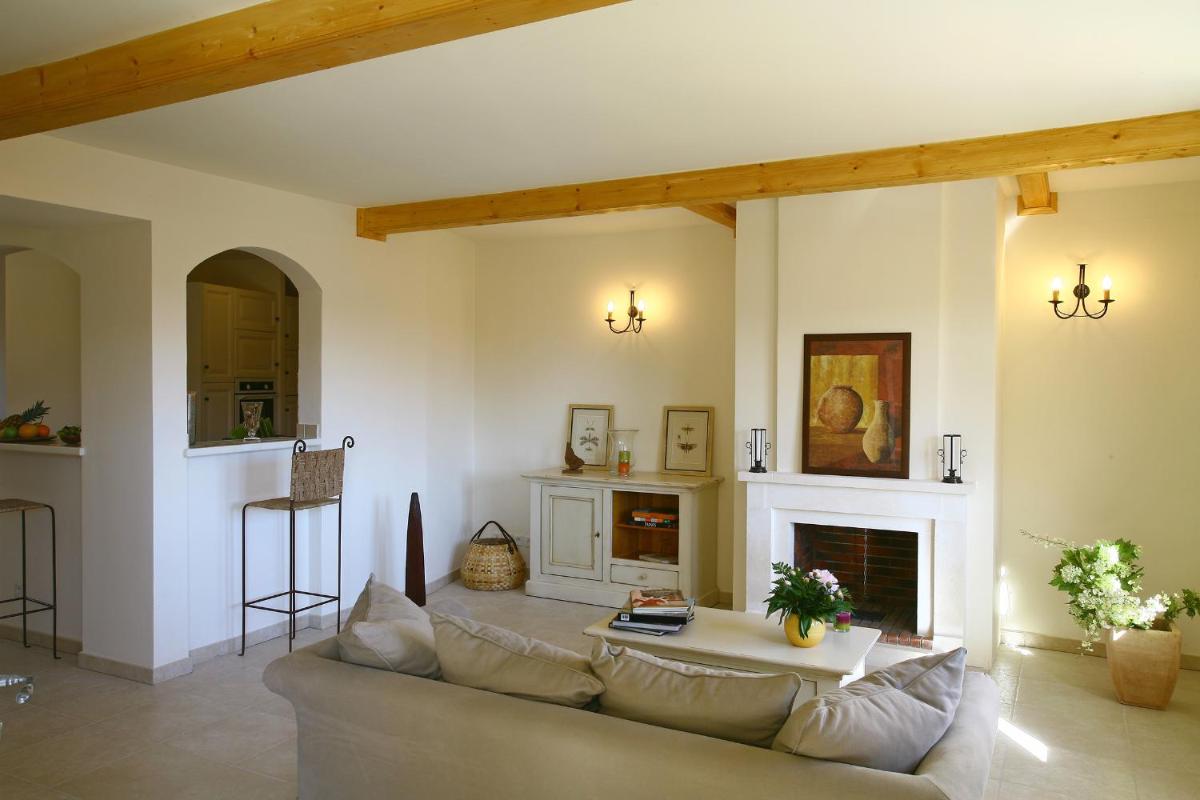 Coin salon dans l'établissement Les Appartements et Maisons du Domaine de Saint Endréol Golf & Spa Resort