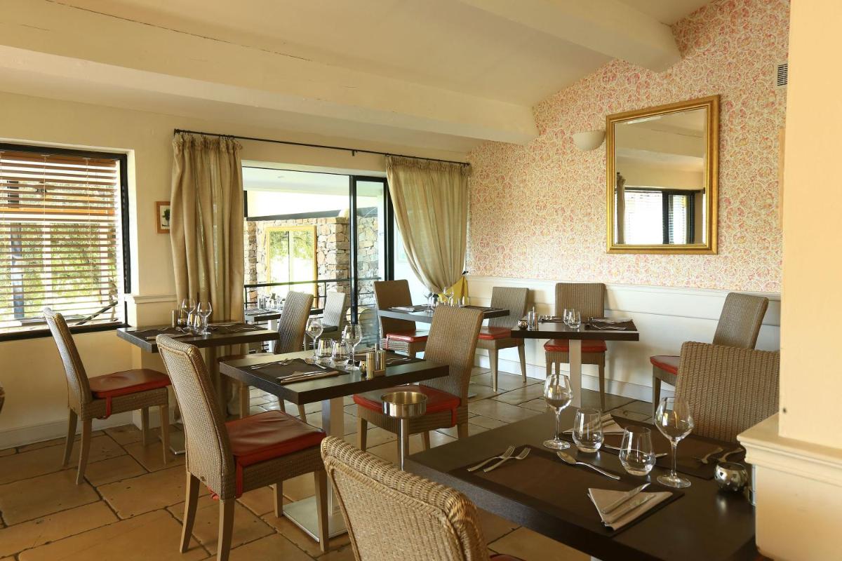 Coin salon dans l'établissement Les Appartements et Maisons du Domaine de Saint Endréol Golf & Spa Resort