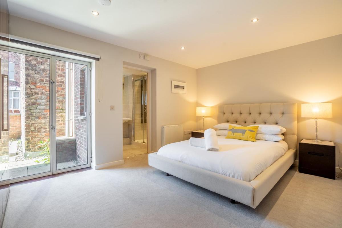 10 Stonegate Court - Housity