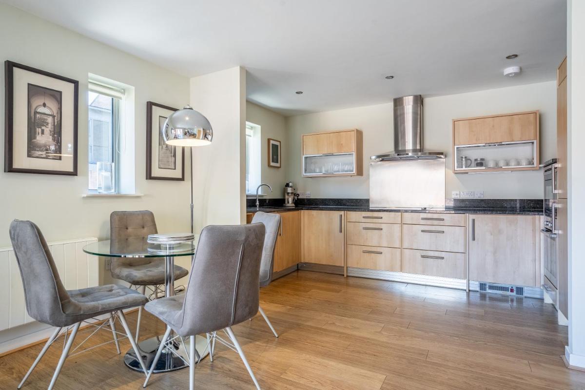 10 Stonegate Court - Housity