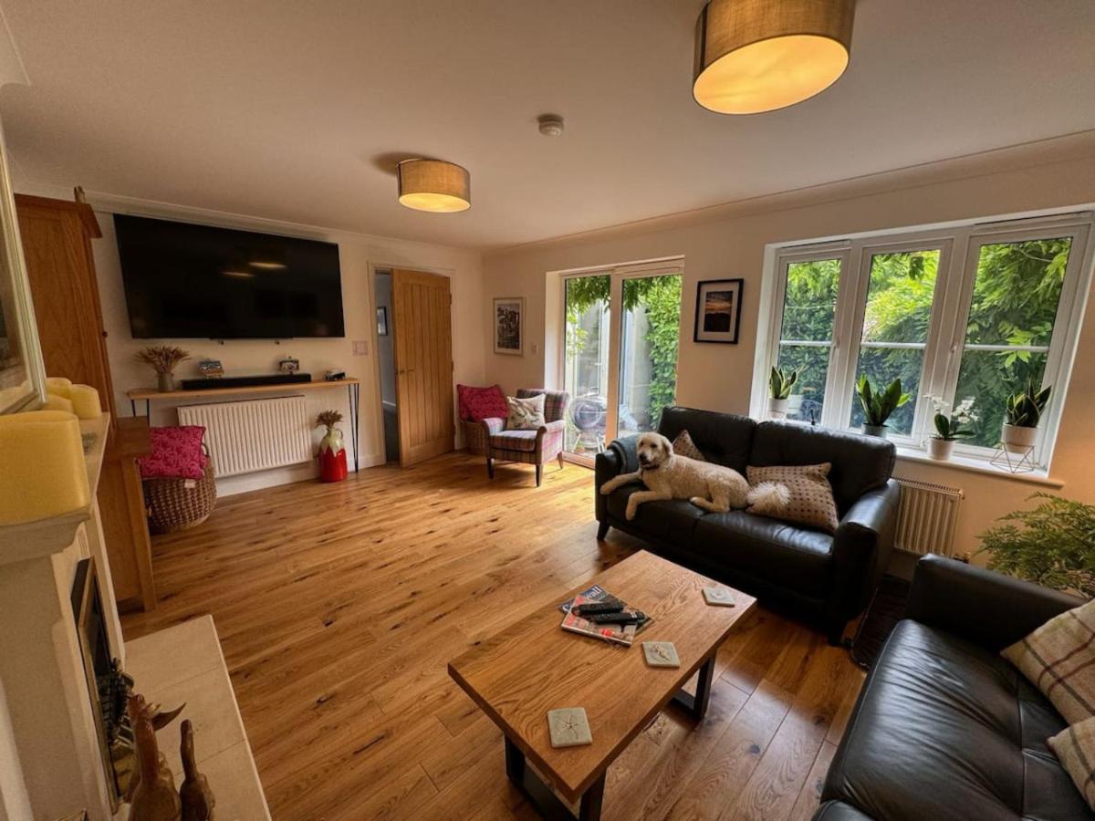 Wisteria House 3 bed sleeps 6 - Housity