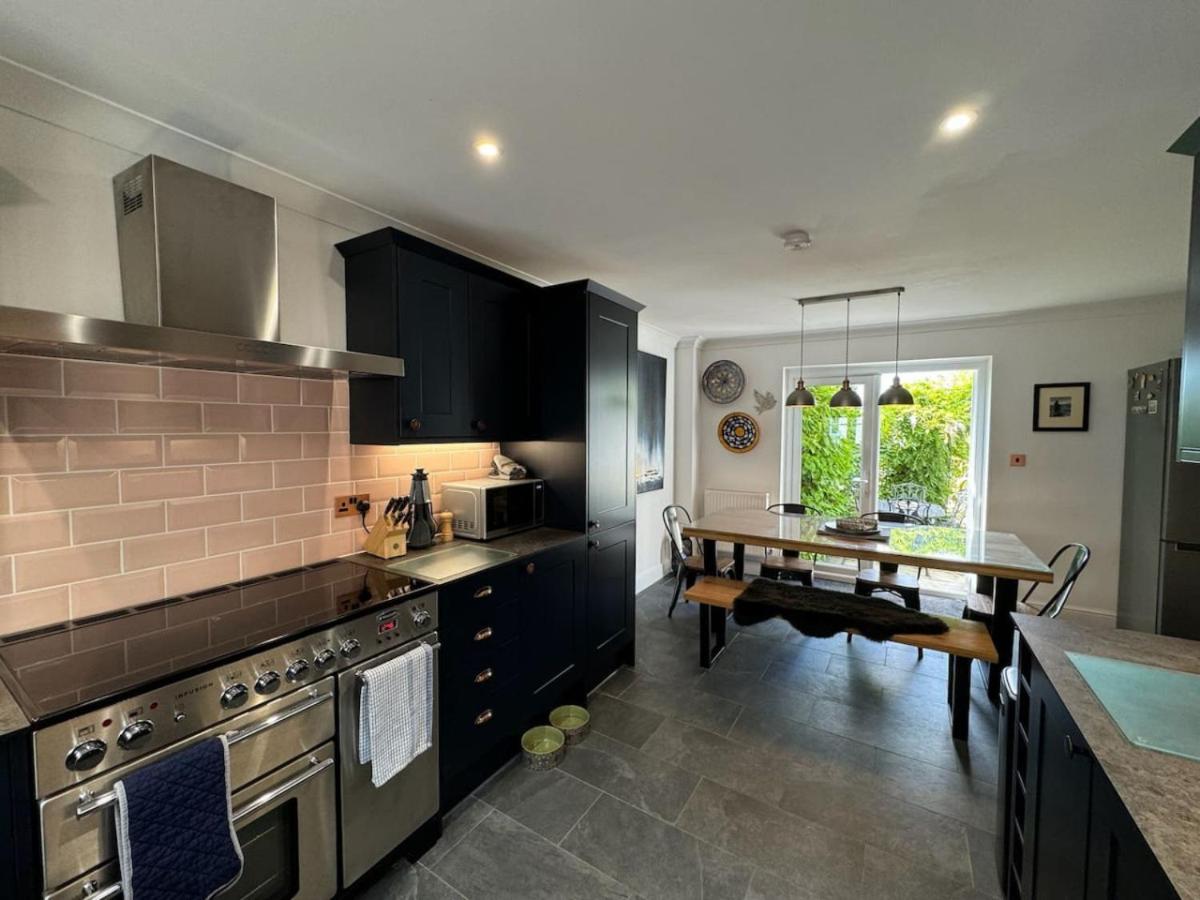 Wisteria House 3 bed sleeps 6 - Housity