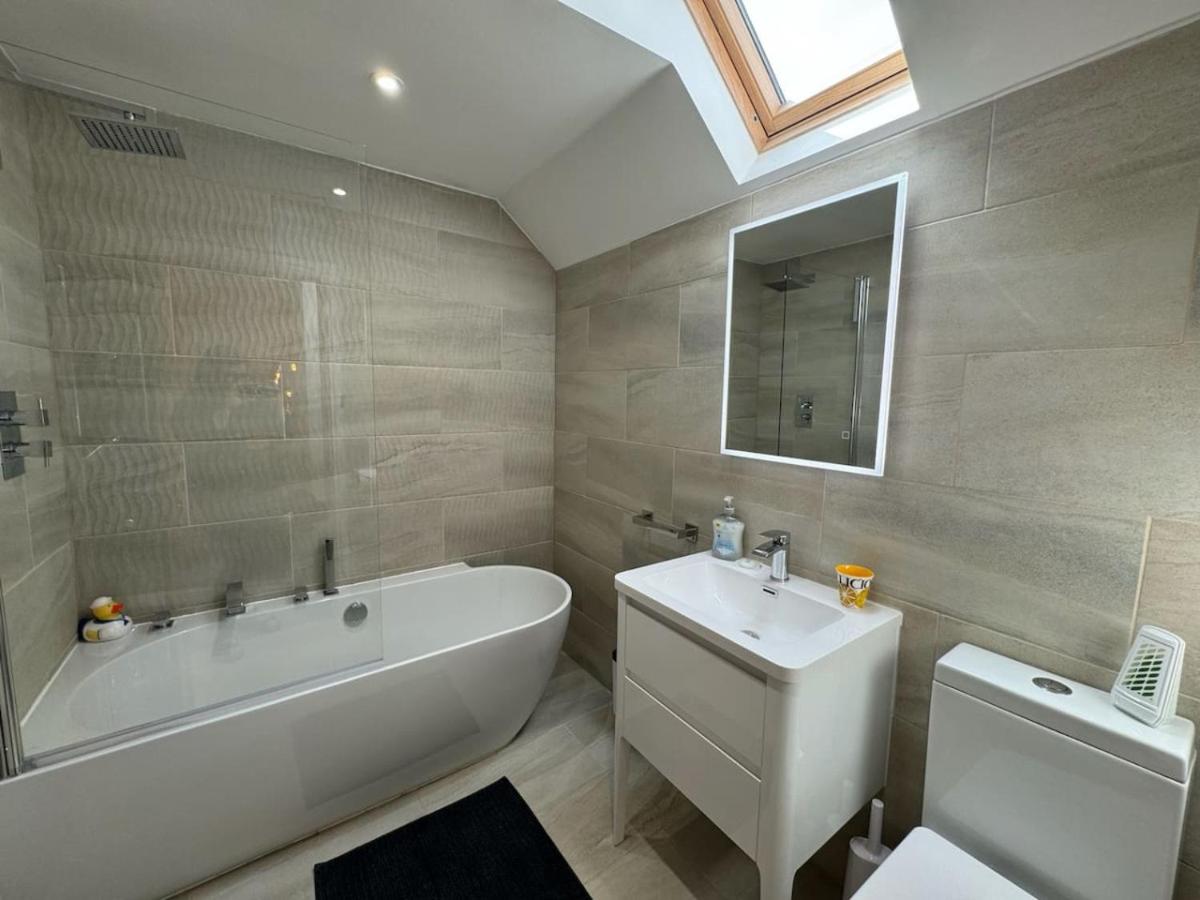 Wisteria House 3 bed sleeps 6 - Housity
