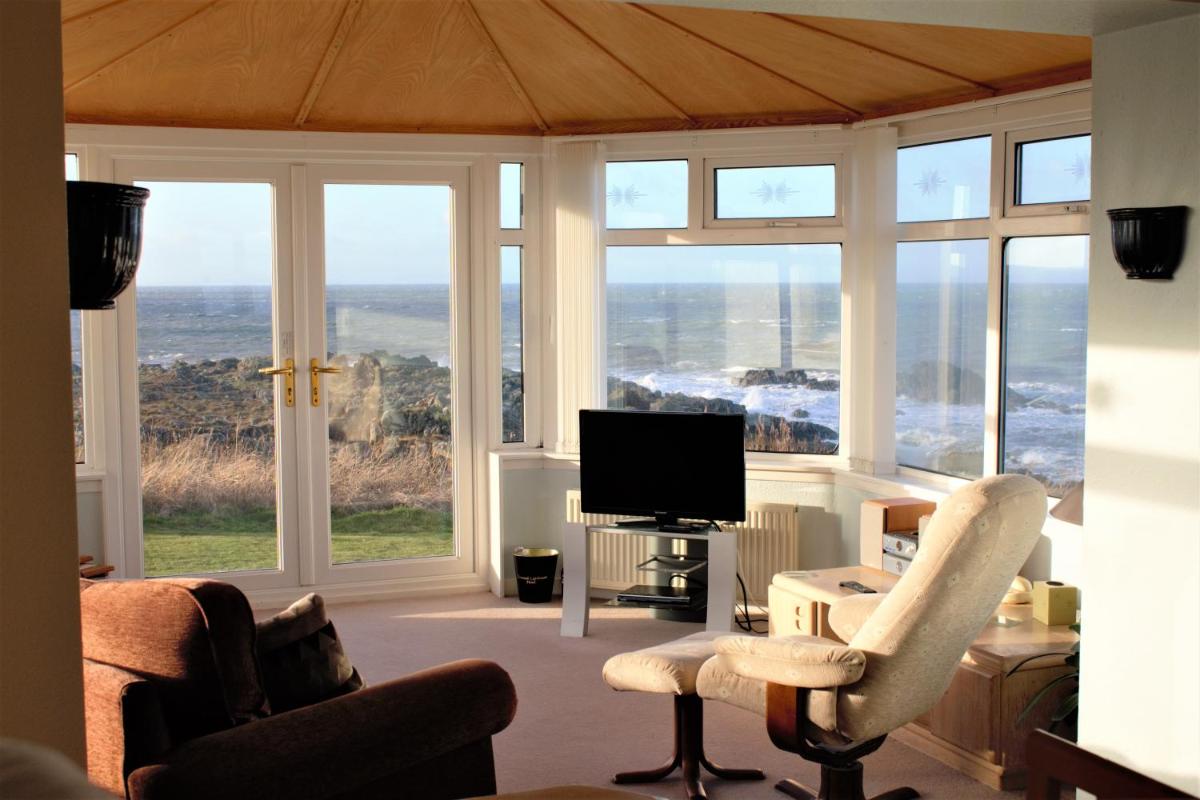 Corsewall Lighthouse Hotel - Housity