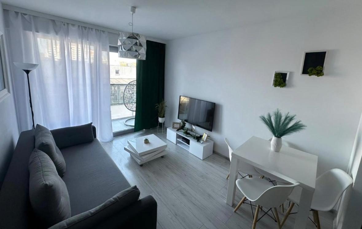 Green Apartment Promenada Gwiazd- widok na morze. - Hizvo