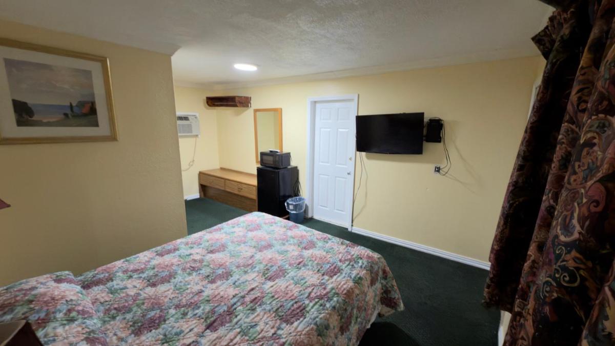 Ada Inn & Suites - Housity