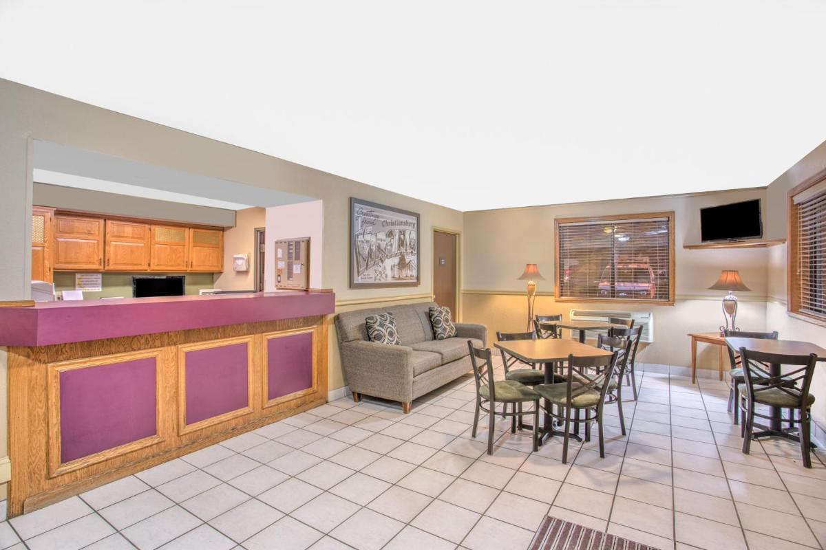 Super 8 by Wyndham Christiansburg/Blacksburg Area - Housity