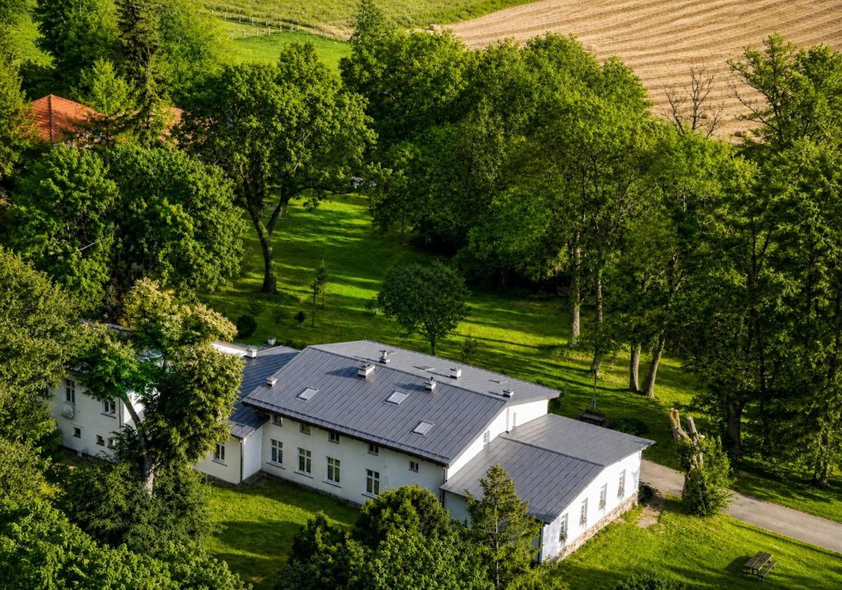 Folwark Wierzchy - Housity