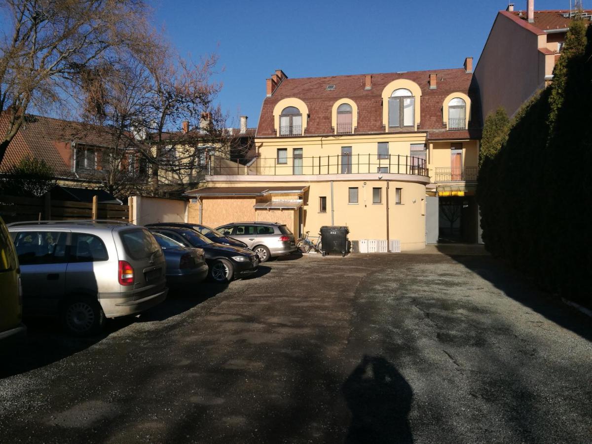 Mátyás Szállás - Housity