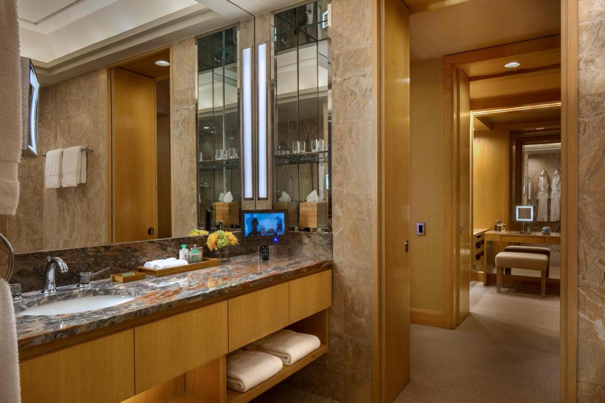 Suitetrails - Four Seasons Hotel New York