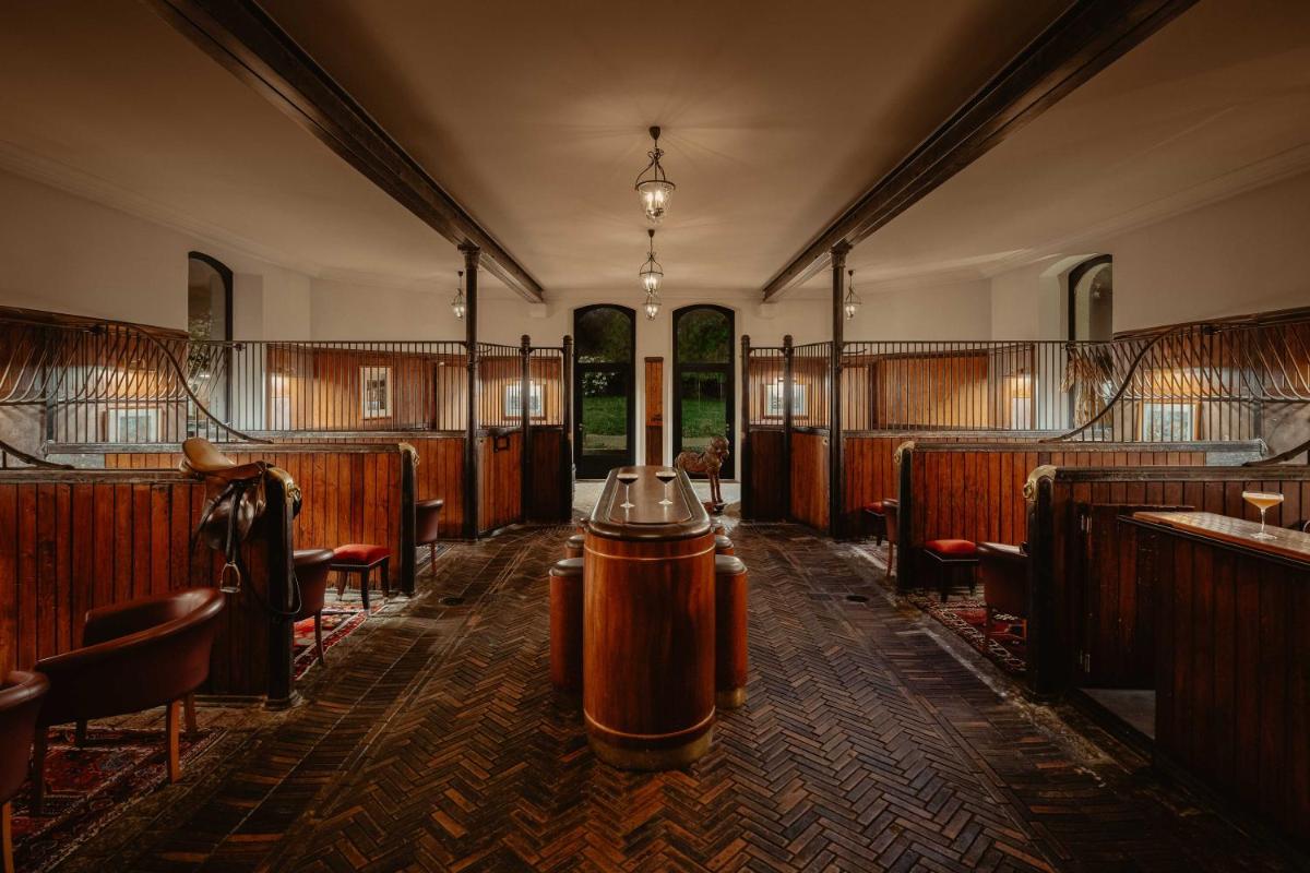 Coin salon dans l'établissement Hôtel & Spa de La Bretesche
