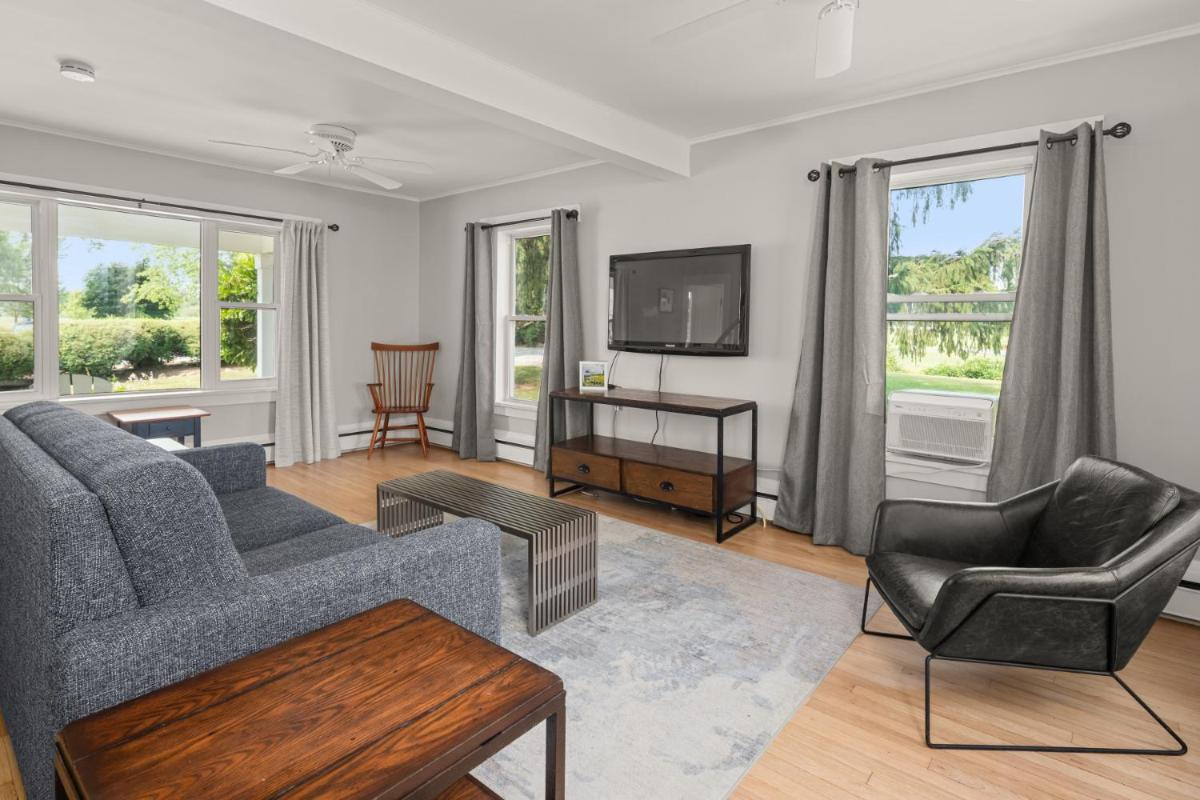 Shore Acres Inn and Restaurant - Housity