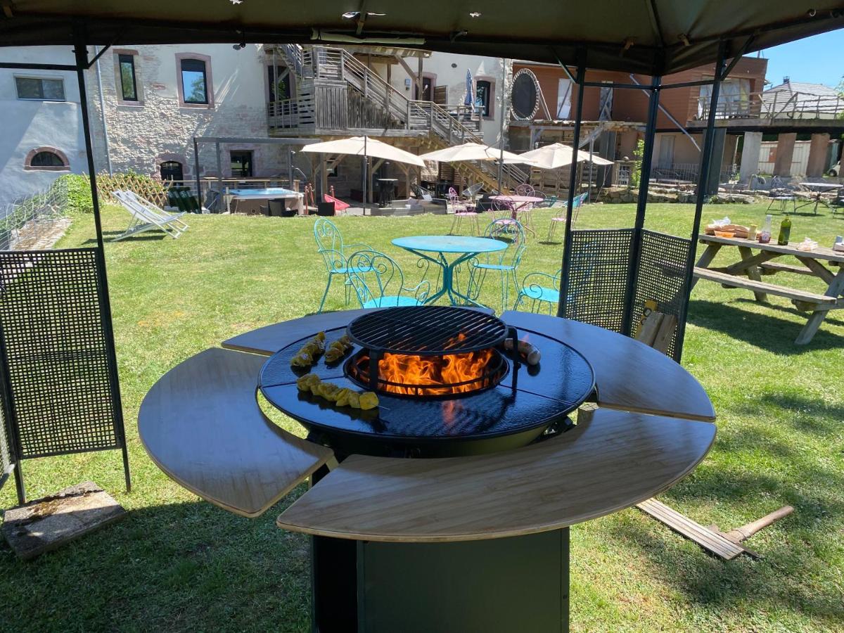 Barbecue disponible mis à disposition des clients de l'appart'hôtel
