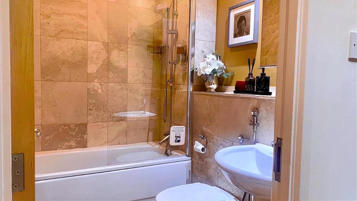 flat 15 Victoria House- Leeds City Center- the Headrow - Housity