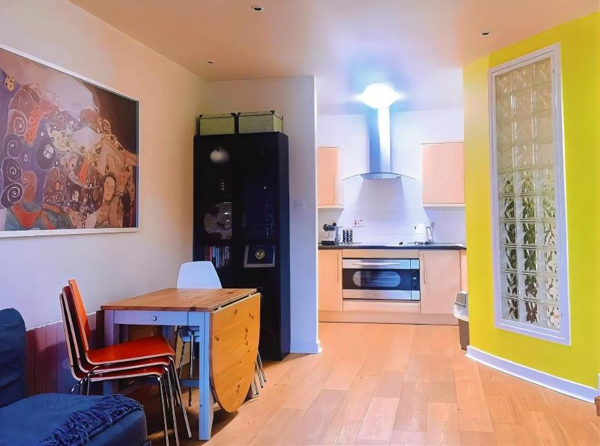 flat 15 Victoria House- Leeds City Center- the Headrow - Housity