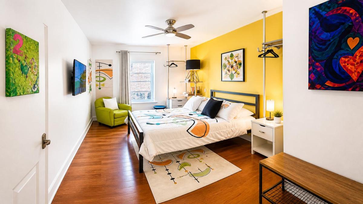House 5863- Chicago's Premier Bed and Breakfast - Housity