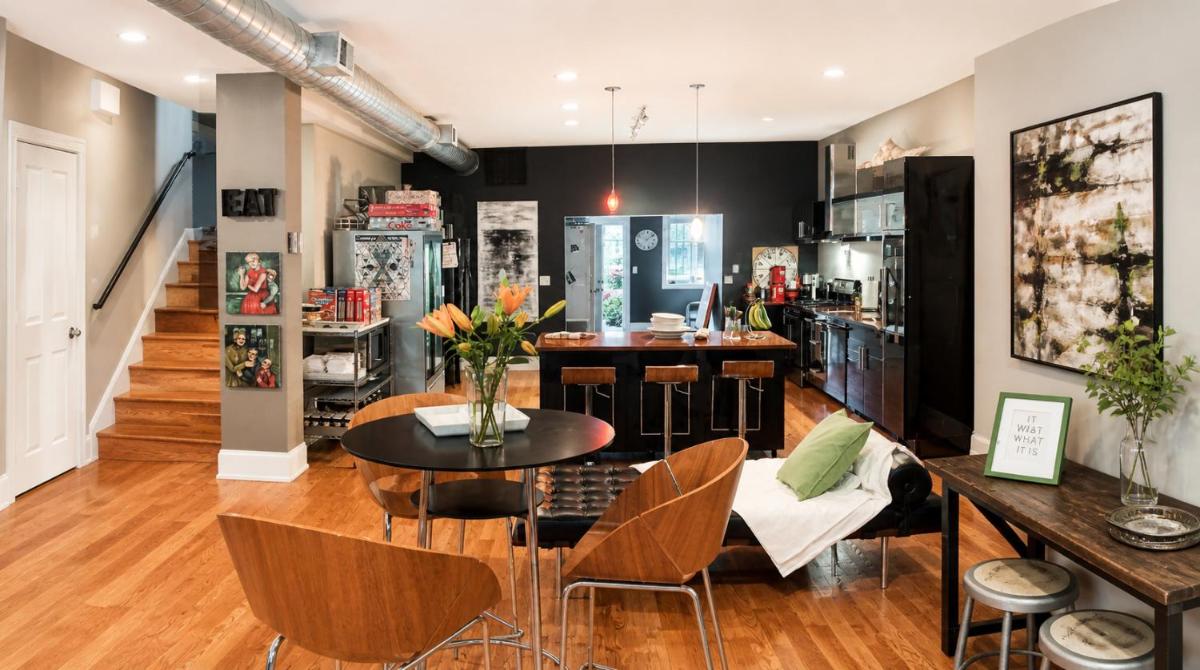 House 5863- Chicago's Premier Bed and Breakfast - Housity