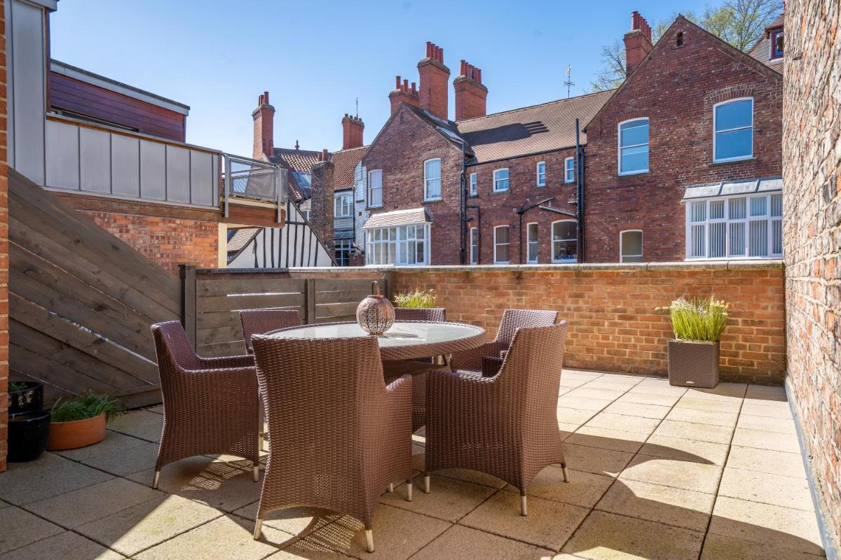 10 Stonegate Court - Housity