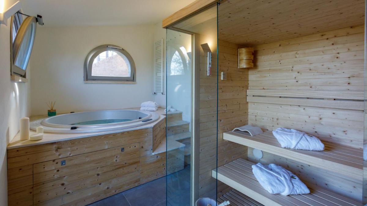 La Fonte Di Santa Regina 16, Emma Villas - Housity