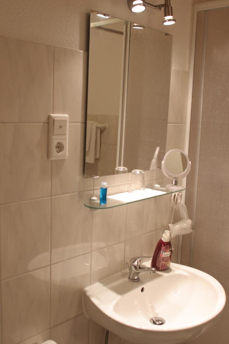 Hotel Alt-Lennep - Housity