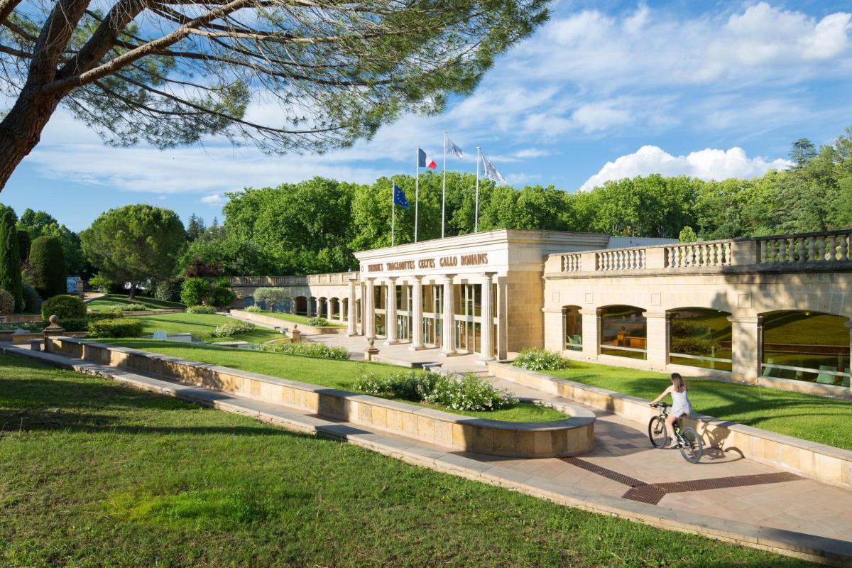Jardin de l'établissement Résidence les Grands Pins