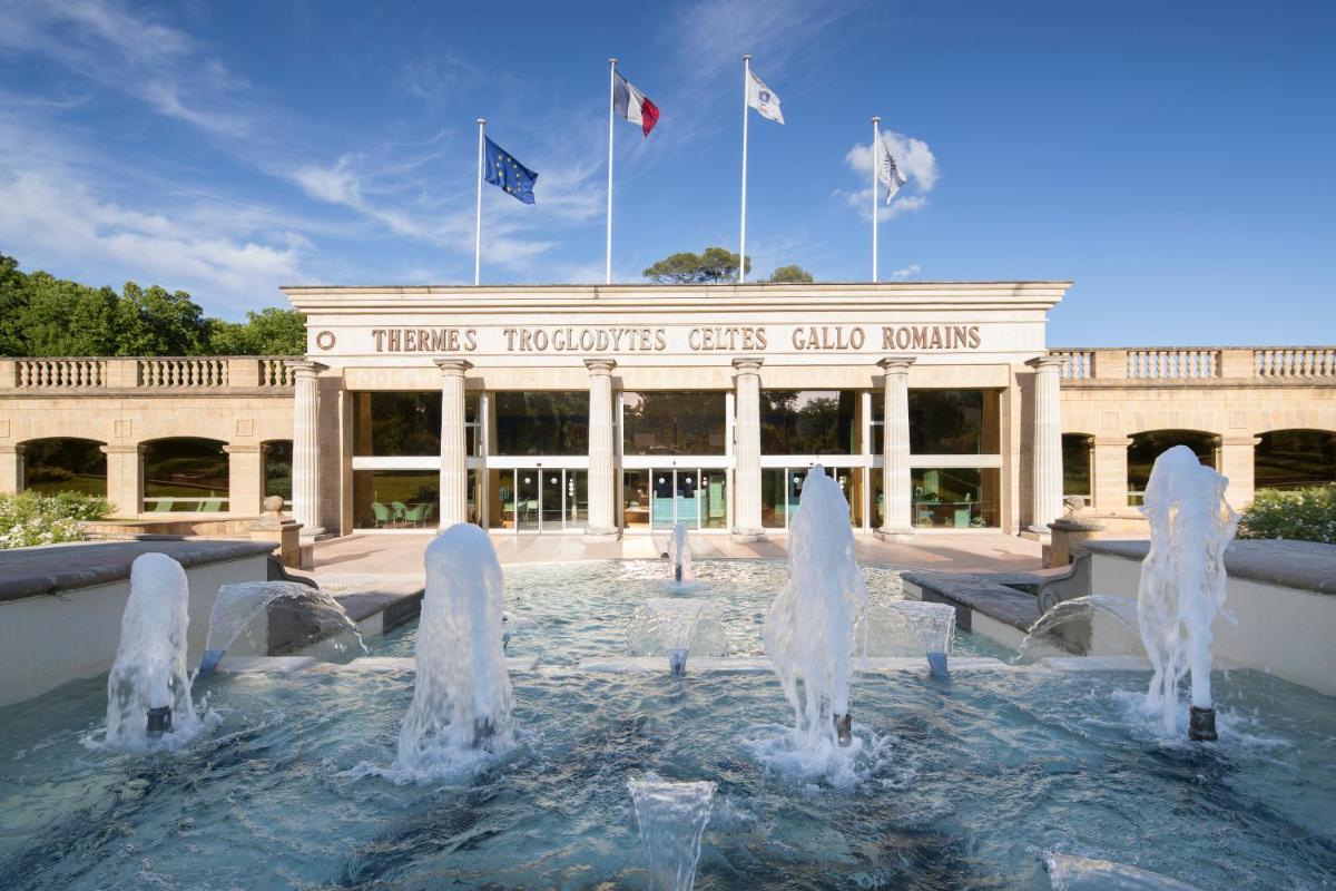 Piscine de l'établissement Résidence les Grands Pins ou située à proximité